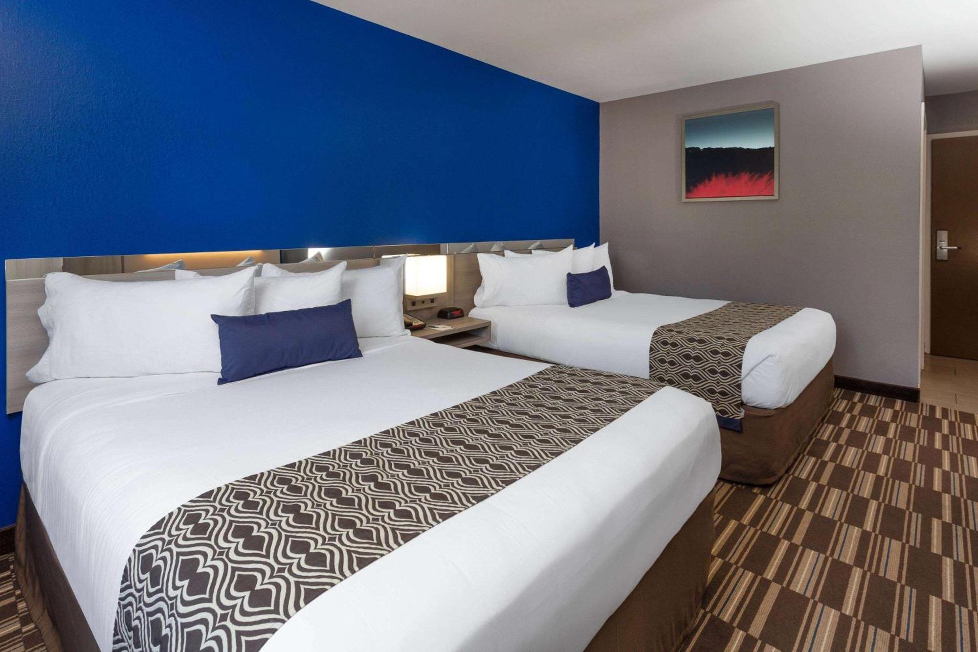 Microtel Inn & Suites By Wyndham Bethel/Danbury Eksteriør billede