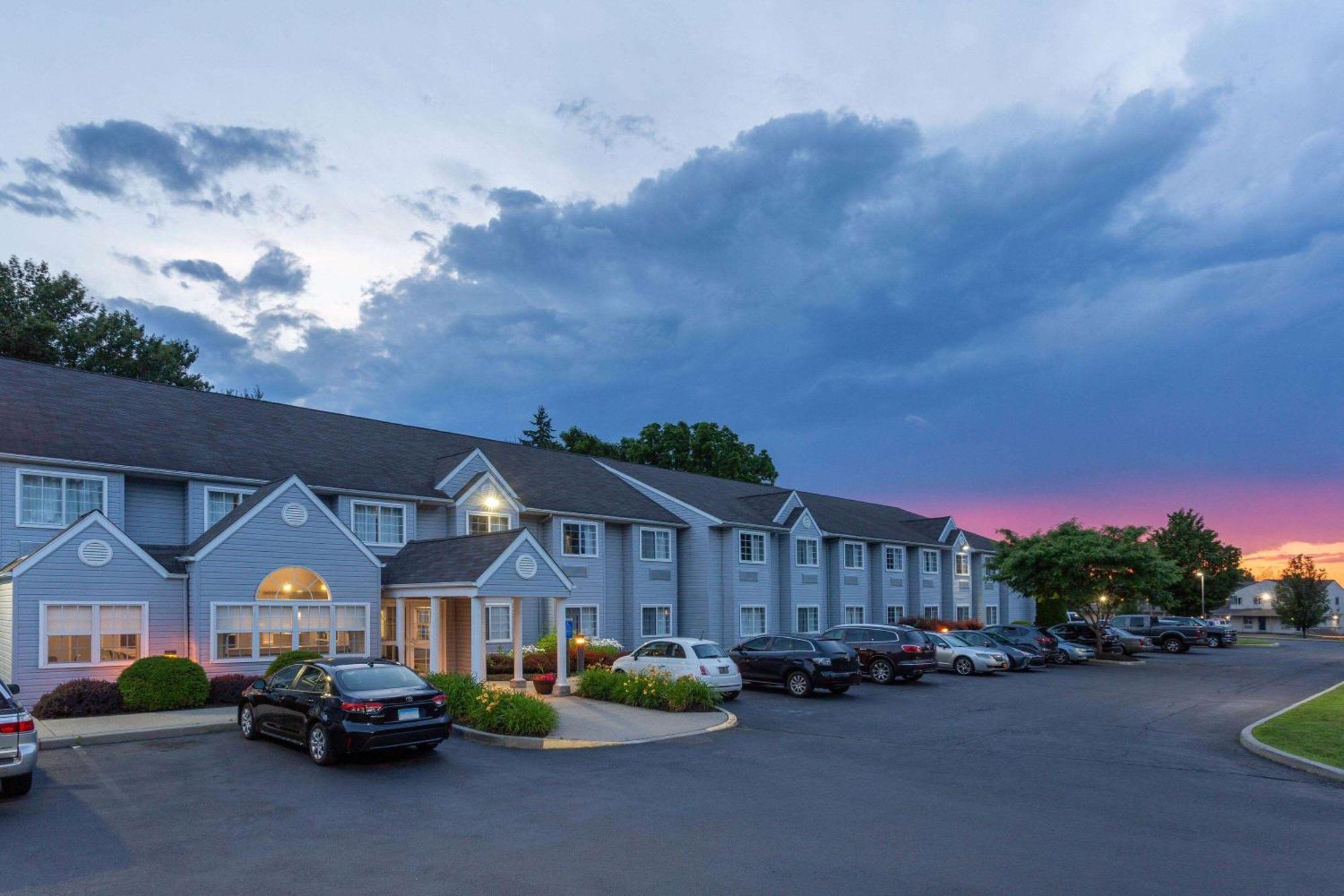 Microtel Inn & Suites By Wyndham Bethel/Danbury Eksteriør billede